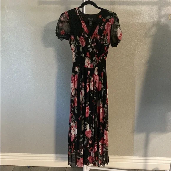 Elegant Pink and Black Puff Sleeve Maxi Sundress - Picture 1 of 4